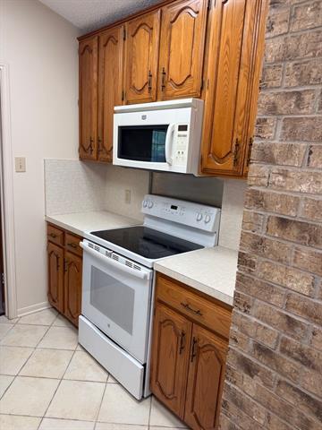 Building Photo - 12922 Chandler Dr