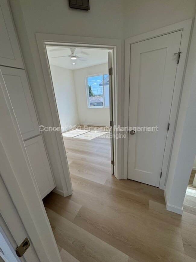 Building Photo - 6168 Briercrest Ave