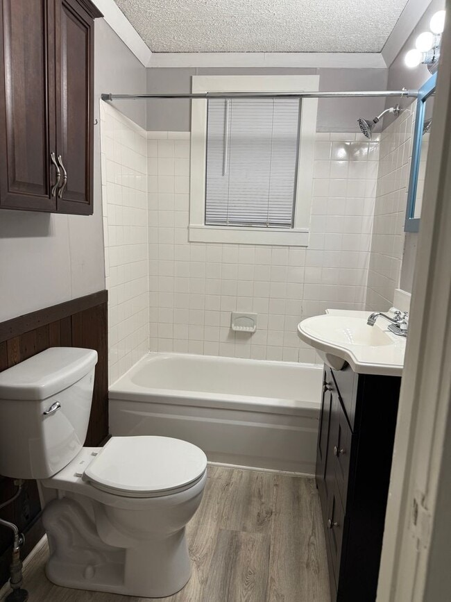 Building Photo - Cute shotgun style 1 bedroom/downtown Nash...