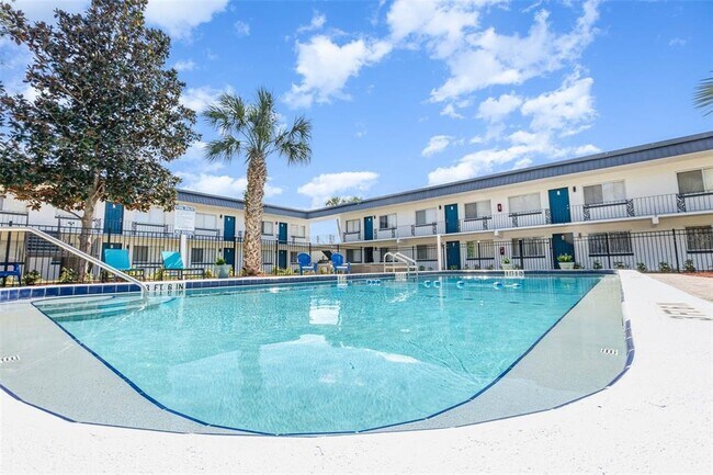 Building Photo - 2000 15th Ct NW