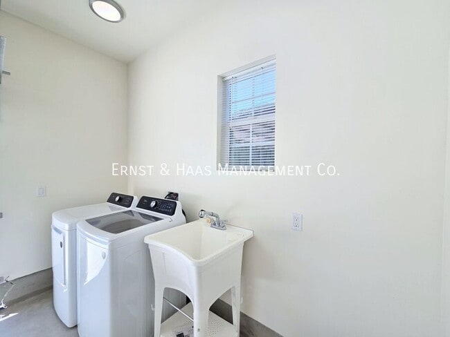 Building Photo - 4169 Country Club Dr