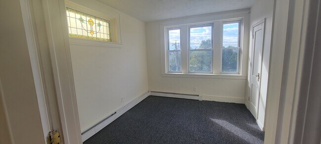 bedroom 1-big - 760 Hallett St