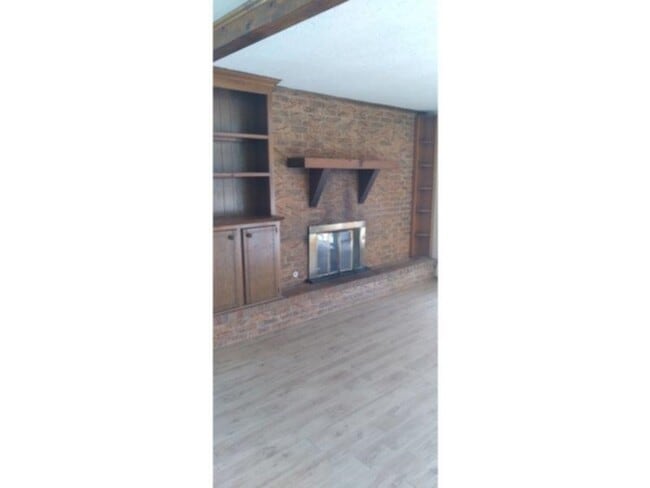Building Photo - 831 SE Lomond Ln