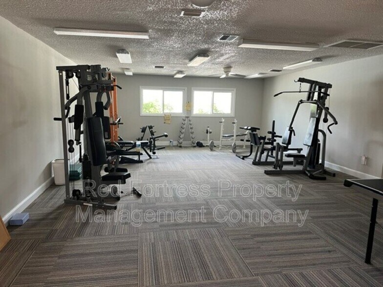 Building Photo - 4301 Island Cir