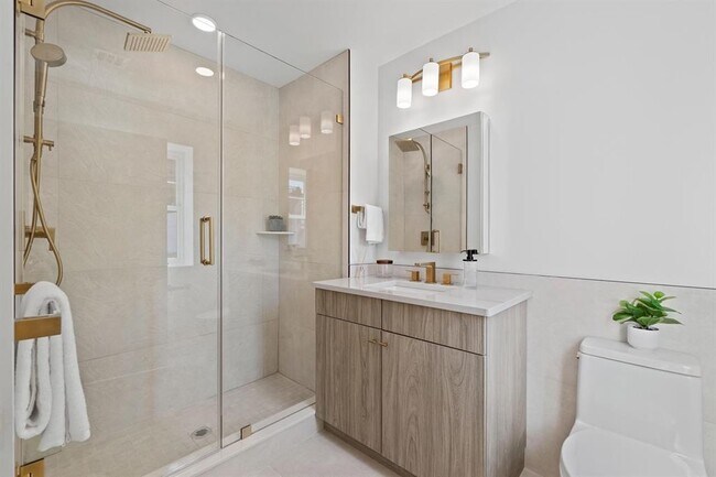 Building Photo - 525 AVENUE E