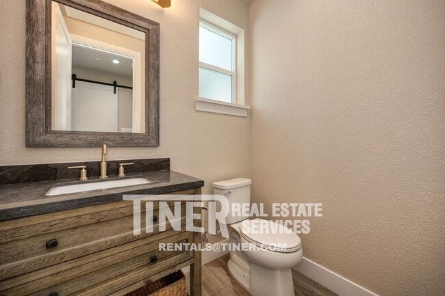 Building Photo - 8943 Fair Oaks Blvd