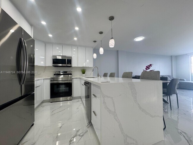 Building Photo - 3800 S Ocean Dr