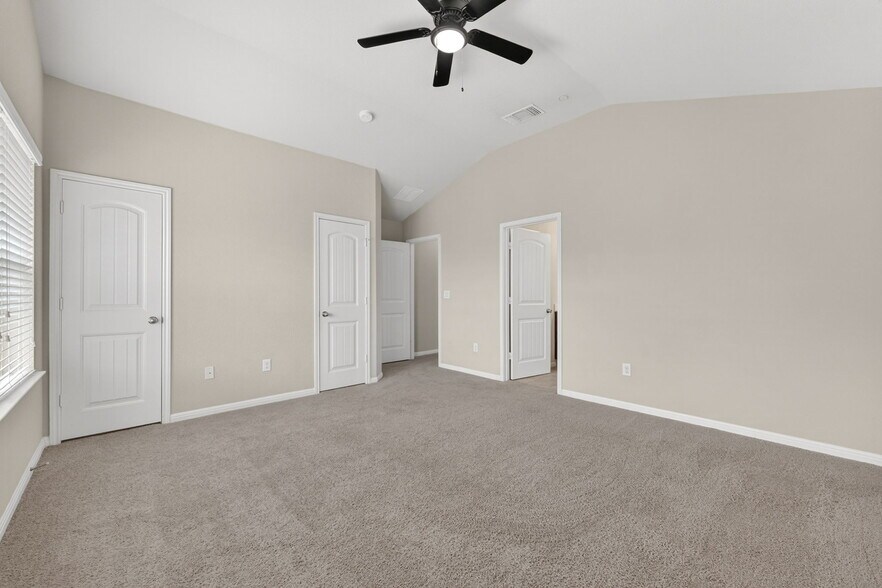 Building Photo - 516 E Slaughter Ln