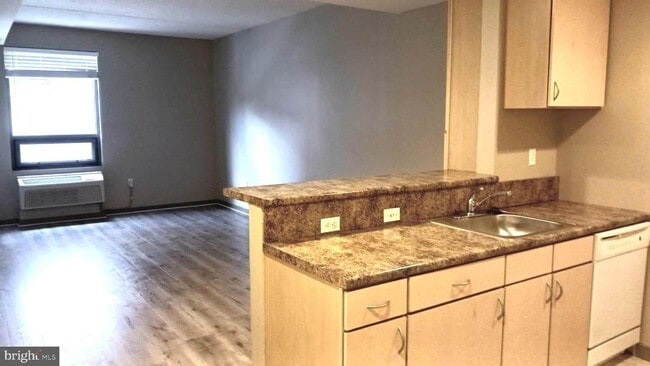 Building Photo - 815 Arch St