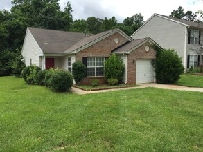 Building Photo - Cozy, 3BR/2BA ranch style home with an open floorplan