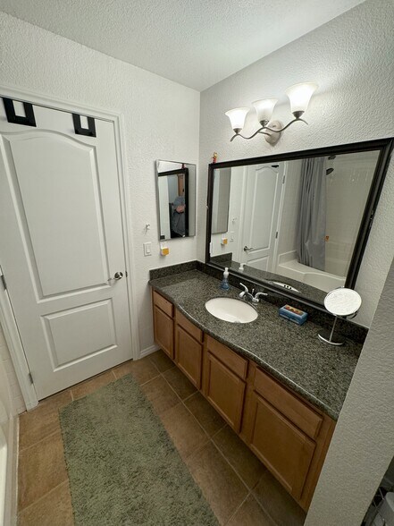 Building Photo - 3145 E Flamingo Rd