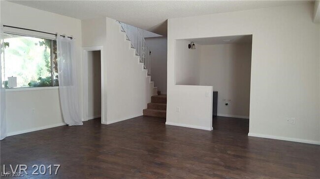 Building Photo - 4425 Sunflower Ave