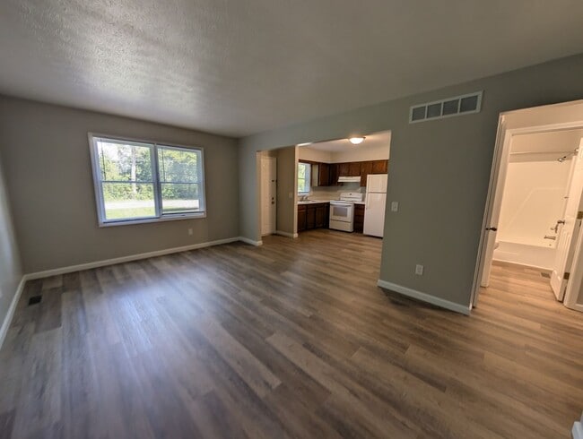 Building Photo - 301 E Palm Dr