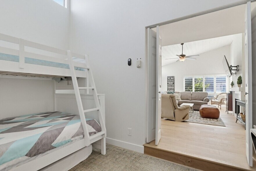 Building Photo - 561 S Sierra Ave