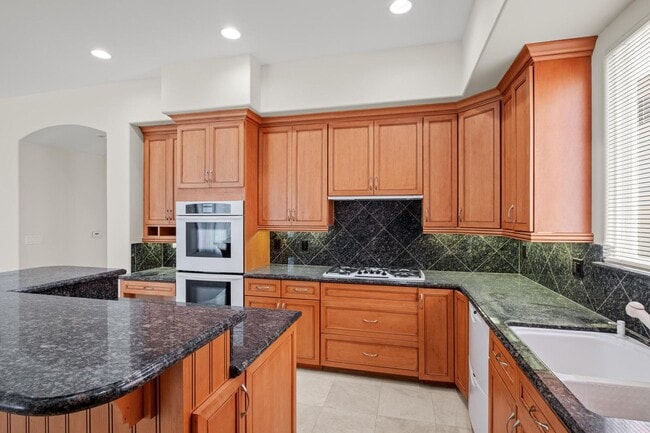 Building Photo - Stunning 4 bed, 4.5 bath home located on a quiet and highly desirable street in Redondo Beach