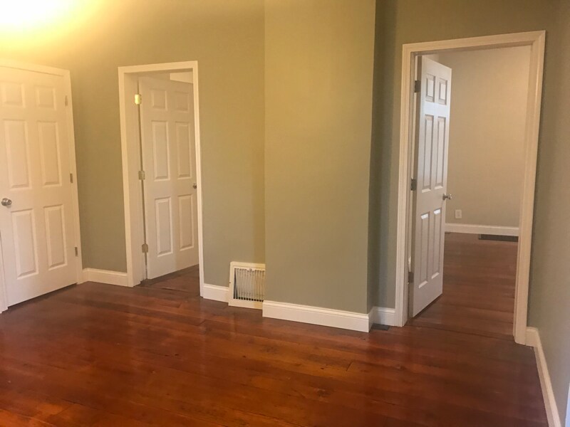 Building Photo - 1116 E 5th St