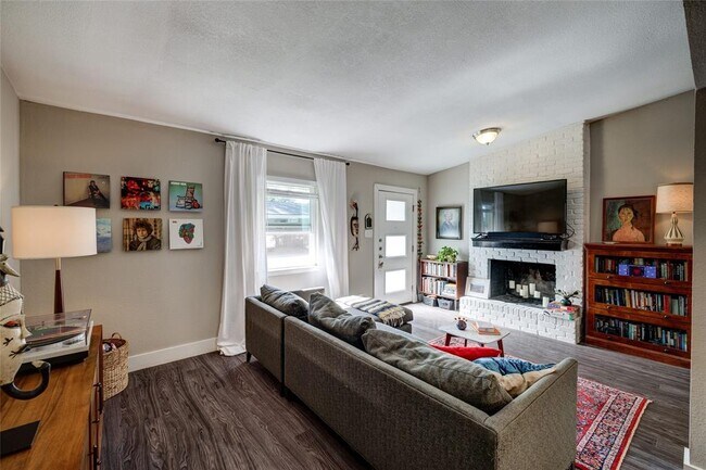 Building Photo - 6306 Vioitha Dr