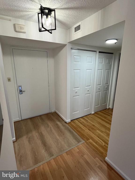 Building Photo - 10101 Grosvenor Pl