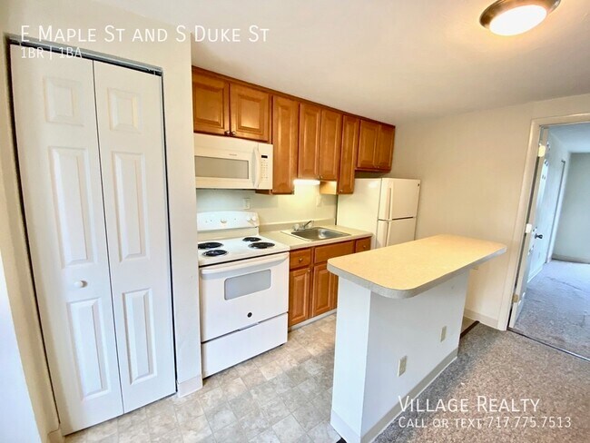 Primary Photo - 451 E Maple St