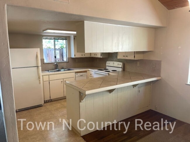 Building Photo - Charming 3-Bedroom Home in Carmel Valley –...