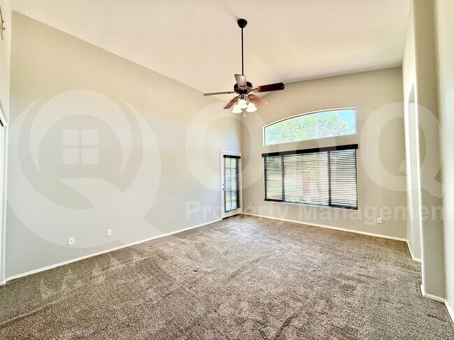 Building Photo - 1523 E Black Diamond Dr