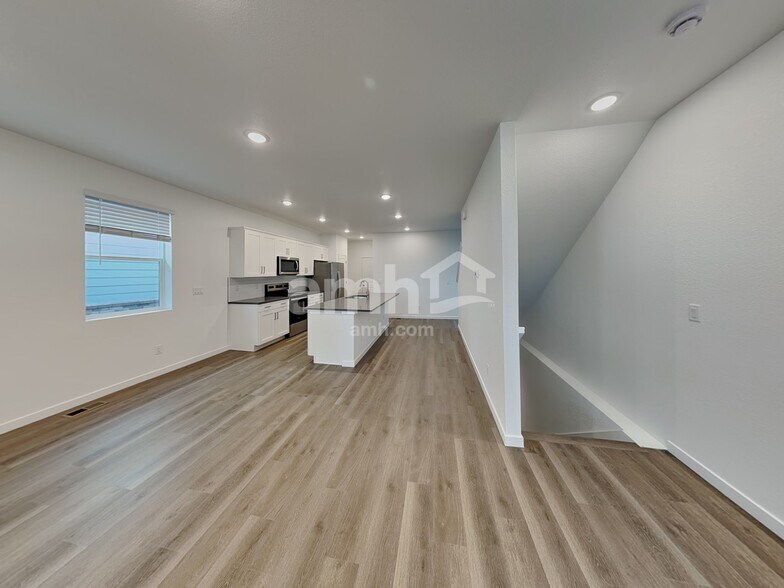 Building Photo - 350 N Addison Way