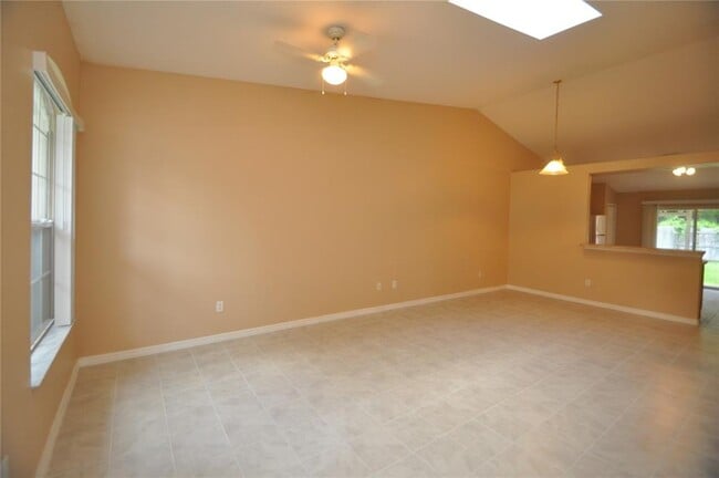 Building Photo - 69 Rose Dr