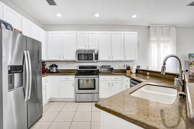 Building Photo - 8876 Sandy Crest Ln