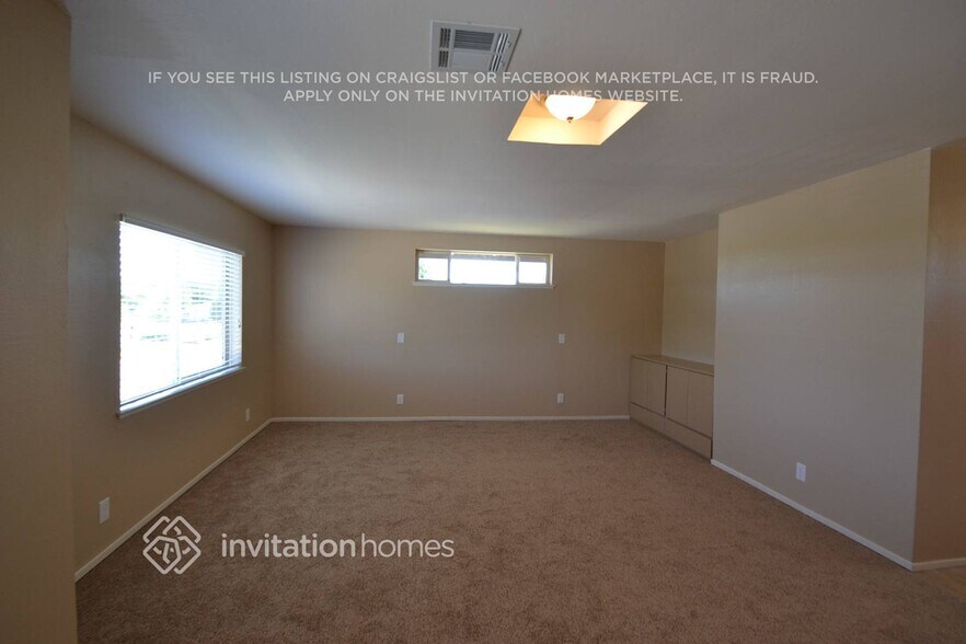 Building Photo - 10471 Reymouth Ave