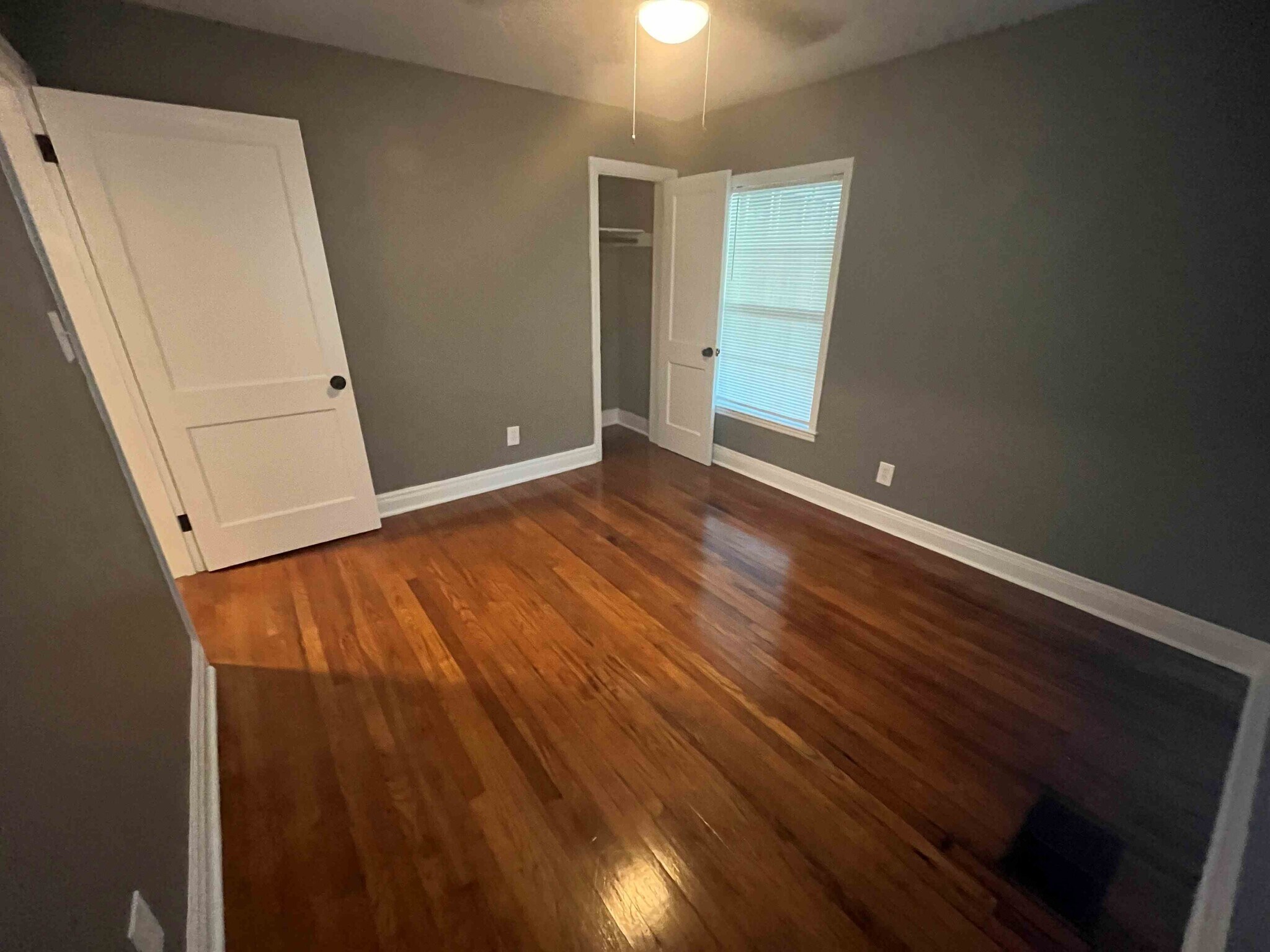 Building Photo - 1509 Buena Vista Cir SE