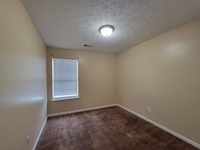 Building Photo - 2 Story-Townhome - 1 Car Garage - Gated Community - Camp Creek