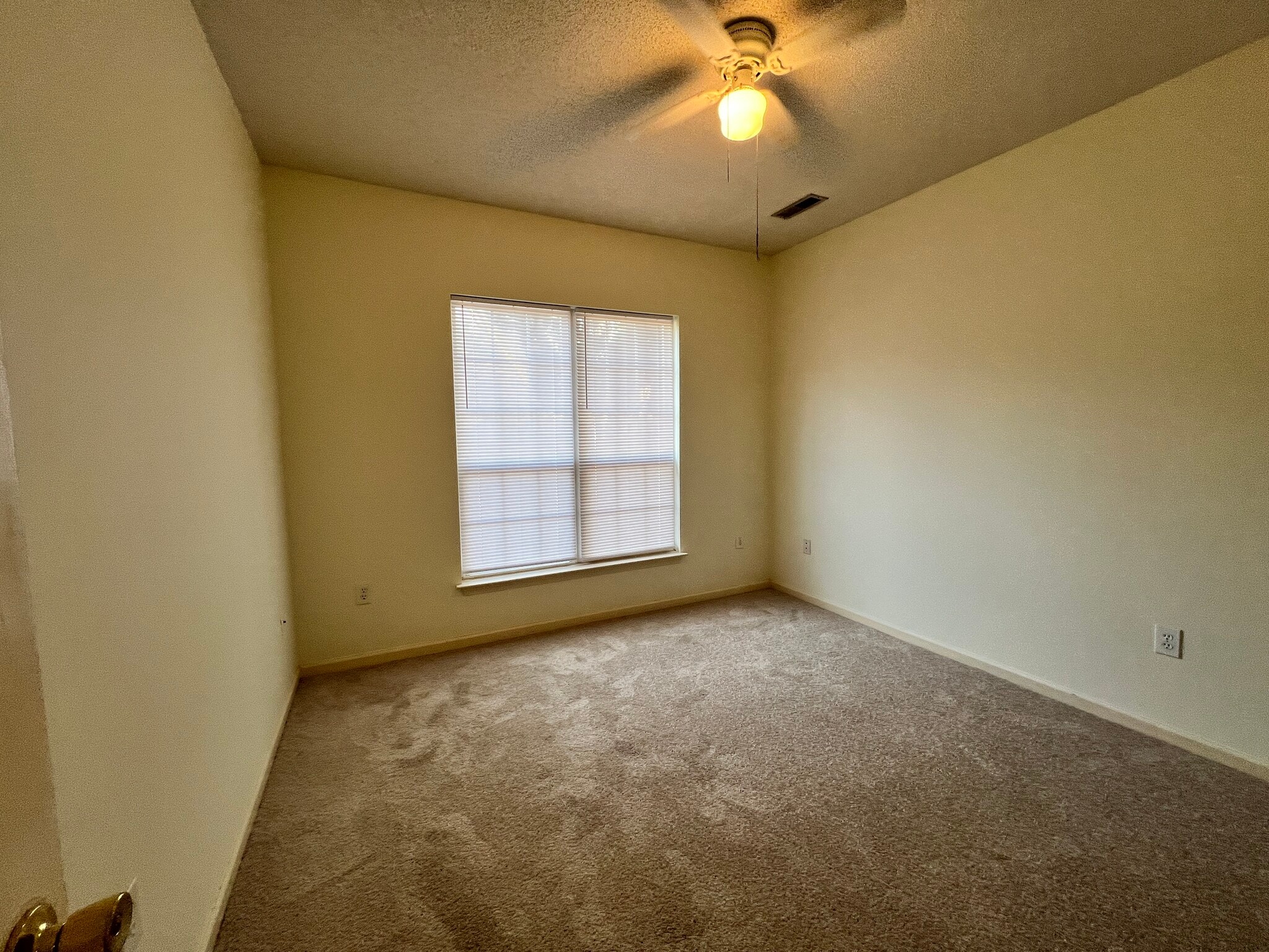 Building Photo - 1600 Sturdivant Dr