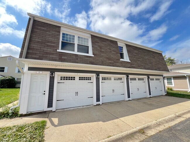 Building Photo - 358 Farmingdale Cir