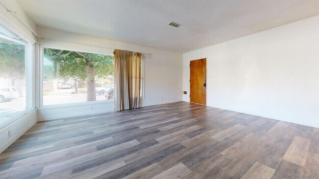 Building Photo - HUGE 8BD/4BA House on Mary Lane Dr!! POOL!...