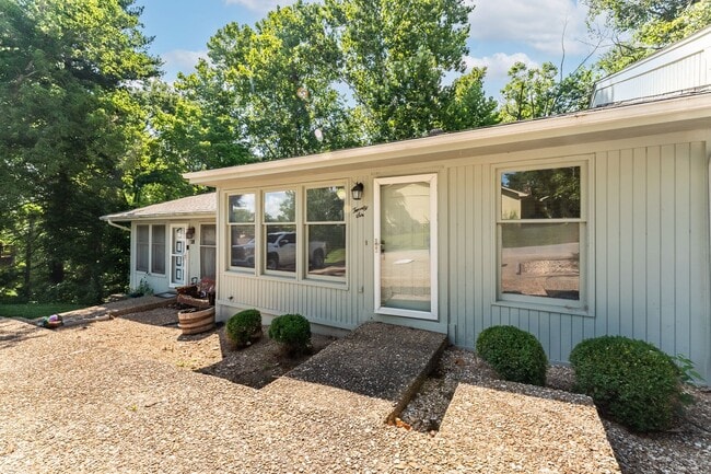 Building Photo - 26 Dogwood Dr