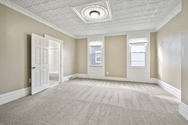 Building Photo - 1104 Brabec St