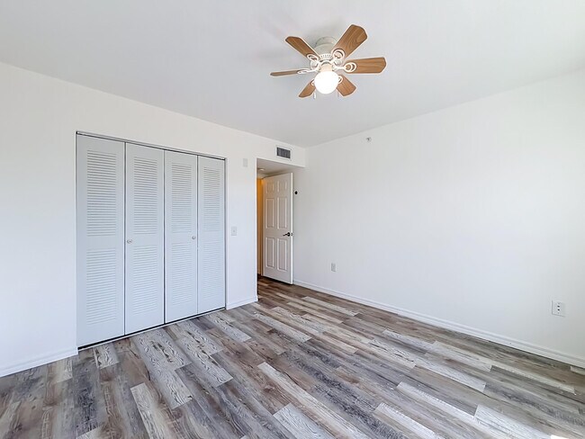 Building Photo - 1119 Villa Cir