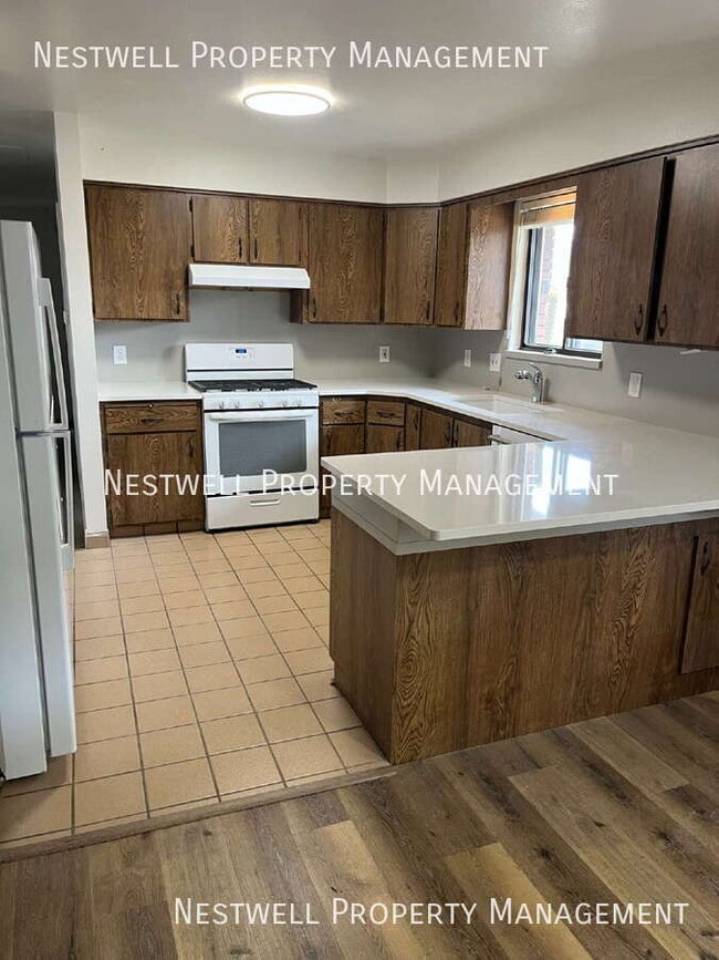 Building Photo - 893 W 1500 N St