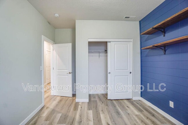 Building Photo - 13010 NE 24th Cir