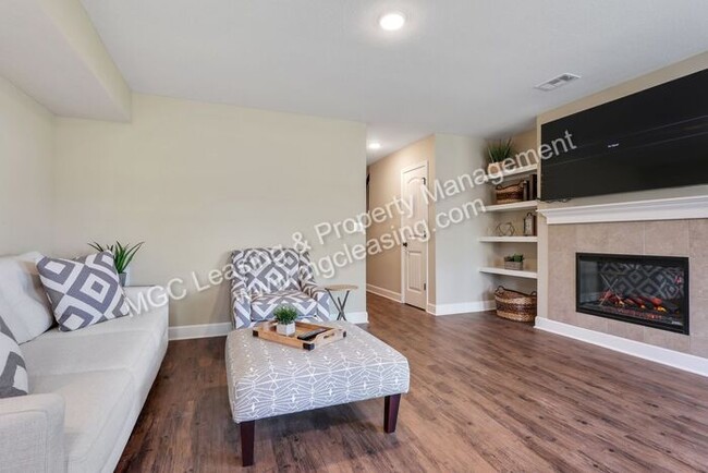 Building Photo - Serrano Townhomes: Modern Comfort & Cozy Kansas City Living + $500 off rent - ask me how