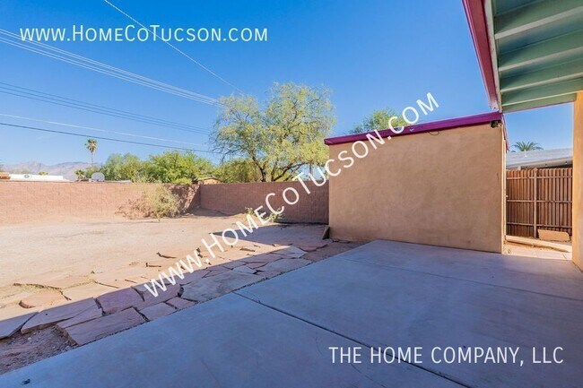 Building Photo - 3949 E 2nd St