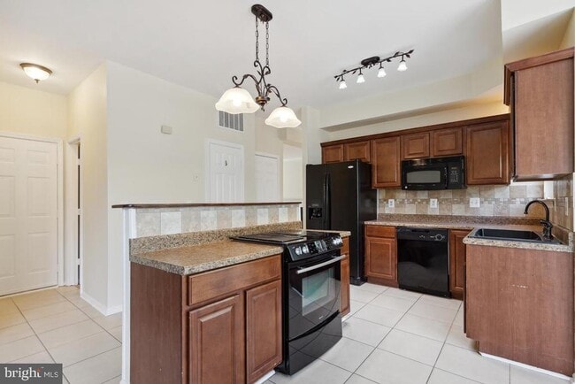 Building Photo - 6178 Oaklawn Ln