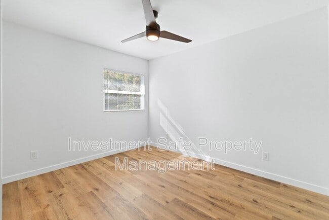 Building Photo - 4026 Charles St