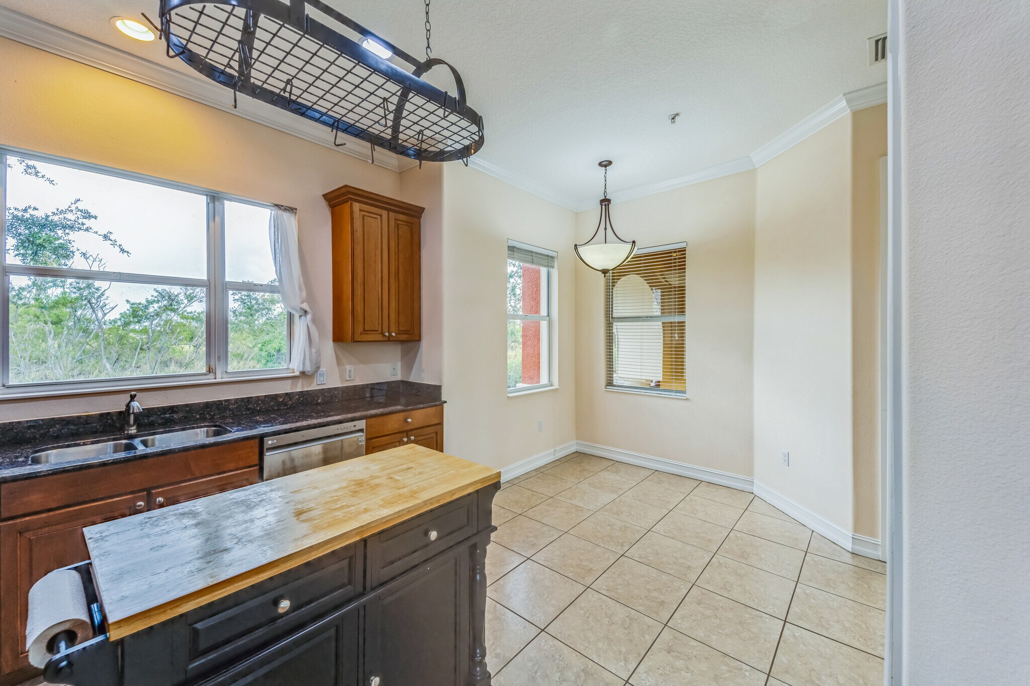 kitchen with dining area - 1408 3rd Street Cir E