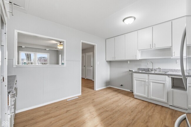 Building Photo - 2818 Apache Dr