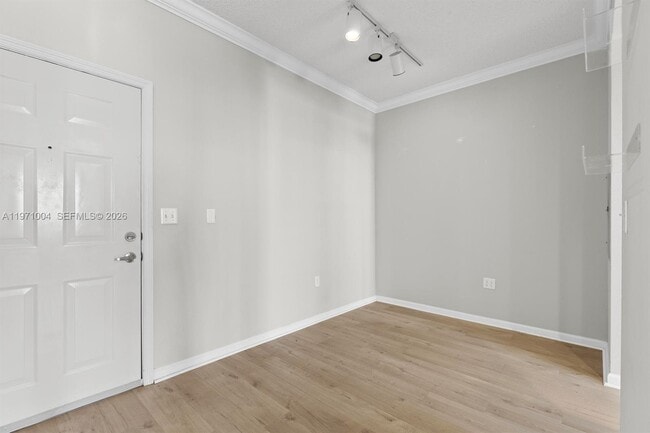 Building Photo - 533 NE 3rd Ave