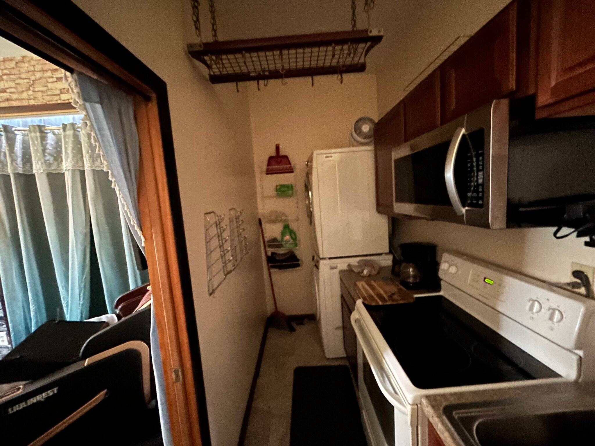 Massage chair in bedroom (left side) - 851 9th St