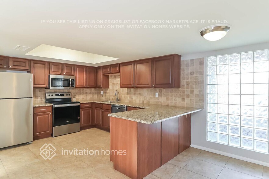 Building Photo - 3039 E Dahlia Dr