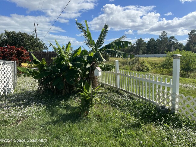 Building Photo - 1891 Ixora Dr W