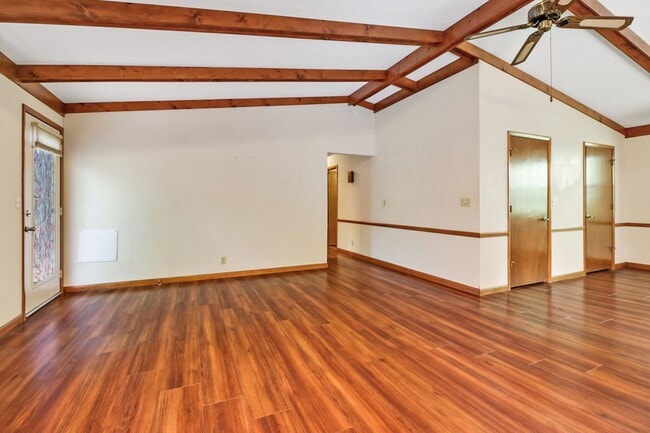 Building Photo - 3 bedroom / 2 bath on a private corner lot in Fairfield Glade